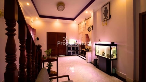 ផ្ទះកែងលក់នៅជិតផ្លូវ2004