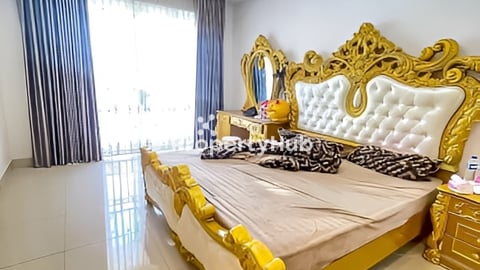 វីឡាភ្លោះ សម្រាប់លក់ ក្នុង បុរី ភ្នំពេញថ្មី គ្រីស្តាល់ ផាក