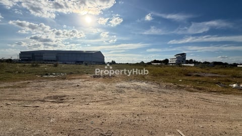 ដីកែងលក់ចុះពីផ្លូវឃ្មួញតែ100m