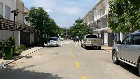 ផ្ទះលក់បន្ទាន់(បុរីThe flora Road 6A)