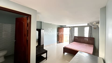 បន្ទប់ជាន់លើ ជាន់ទី3 បន្ទប់ម៉ាស៊ីនត្រជាក់85$/ខែ