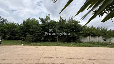 ដីលក់ទល់មុខវិទ្យាល័យជាស៊ីមចំរើនរដ្ឋ