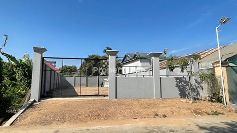 ដីលក់ស្វាយជ្រំ 11m x 24m ជាប់ផ្លូវបេតុ