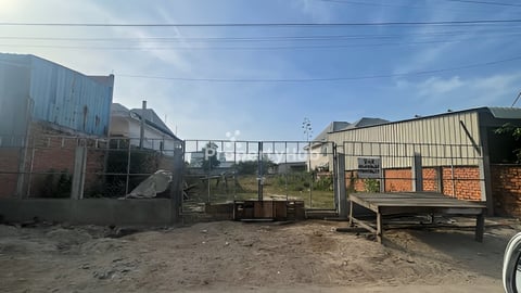 ដីលក់ ជិតផ្លូវទំនប់កប់ស្រូវ (តំលៃអាចចរចាគ្នា)