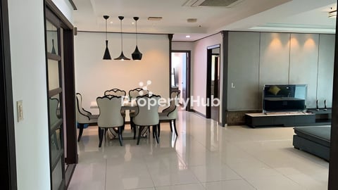 3 bedrooms 4 bathrooms De castle Royal in Bkk1 available for sale