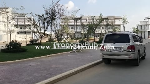 Takmoa-ផ្ទះលក់ទល់មុខសួន-ក្រុងតាខ្មៅ