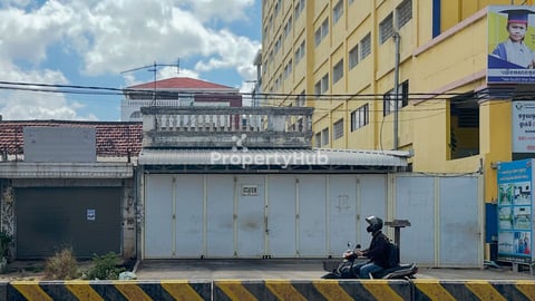 Spacious Shophouse for Rent in Khan Chamkarmon