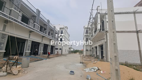 ផ្ទះល្វែងអាជីវកម្ម