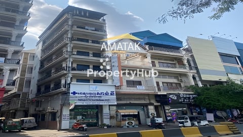 ផ្ទះល្វែងកែងលក់ទល់មុខផ្សារ Aeon 1