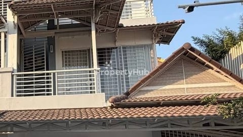 វីឡាកូនកាត់មានតែមួយផ្ទះគត់​ ​នៅក្នុងបុរីប៉េងហួតអិតធឺណល​ ដំបន់ស្ទឹងមានជ័យ