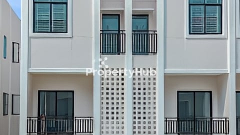 វីឡាកូនកាត់សល់ដីចំហៀងលក់បន្ទាន់