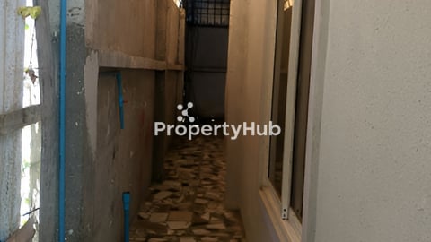 ផ្ទះកែងជាប់ផ្លូវធំ ងាយស្រួលរកសុីនិងរស់នៅ