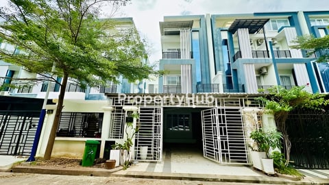 វីឡាភ្លោះដេគ័រស្អាតលក់នៅ បុរីសម្បត្តិមានហេង(ព្រែកឯង)