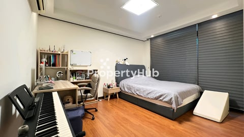 🏢 3 Bedroom Condo for Sale – De Castle