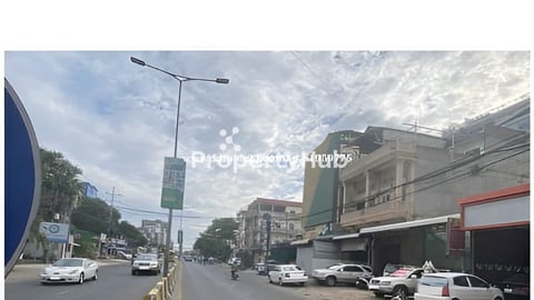 ផ្ទះផ្លូវធំលក់បន្ទាន់