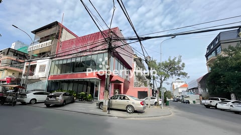 ផ្ទះកែងសម្រាប់លក់ នៅសង្កាត់ចតុមុខ