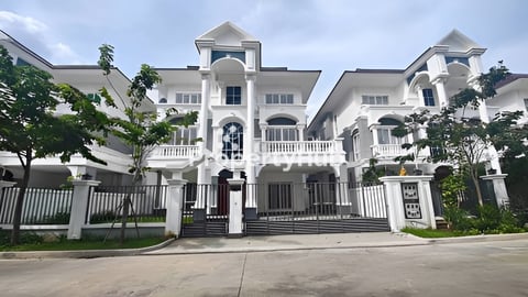 វីឡាទោលលក់បន្ទាន់ នៅបុរីភ្នំពេញថ្មី អីលីតផាក២  H-15366