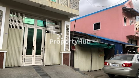 នៅជិតជីបម៉ុង 271