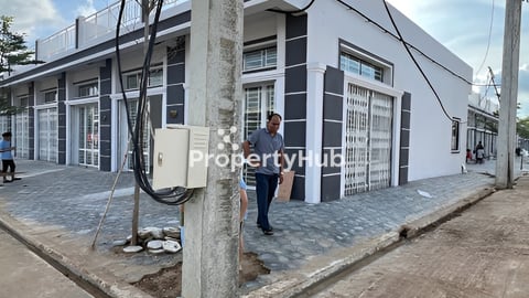 ផ្ទះកែង២ល្វេង​ ប្លងរឹង