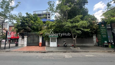 8 Bedrooms Villa for Rent in BKK1