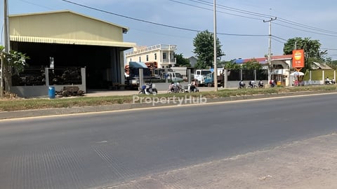 ដី ឃ្លាំងលក់លើផ្លូវហានូយ