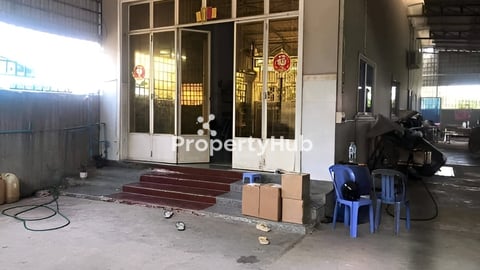 ផ្ទះល្វែងនិងឃ្លាំងលក់តម្លៃ 155000$ នៅក្រាំងធ្នង់សែនសុខ