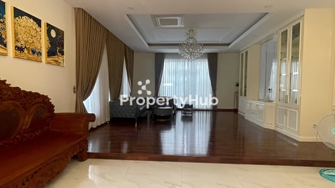 🏠វីឡាព្រីនសម្រាប់ជួលនៅក្នុងបុរីប៉េងហួត  ដឹស្តាមេរ៉ាហ្គាដិន​ 50m​