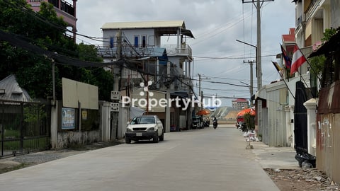 ដីជួលសំរាប់ធ្វេីឃ្លាំង​ និងតារាងបាល់