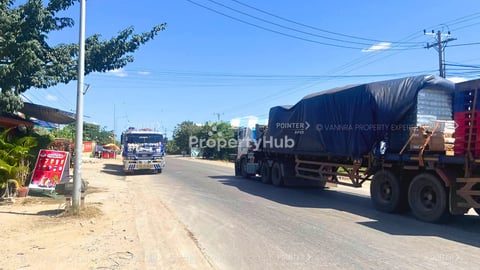 ដីលក់នៅលើផ្លូវព្រៃស