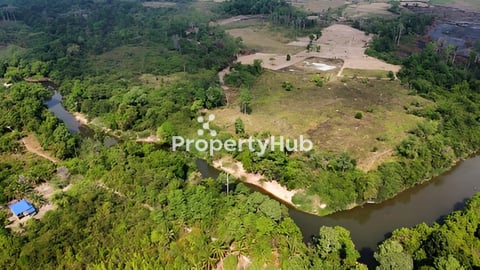 ដីលក់ជាប់ព្រែក៣០០មែត្យ