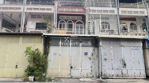 6 Bedroom Shophouse For Rent at BKK3