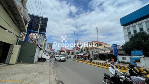 Expansive Commercial Building for Rent on Street 271