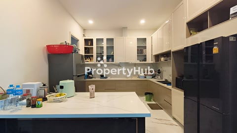 វីឡាឃ្វីនសម្រាប់លក់ នៅក្នុងបុរីប៉េងហួតបឹងស្នោរ