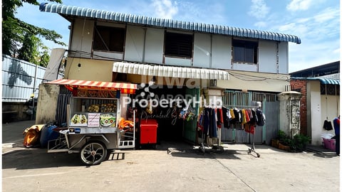 ផ្ទះលក់បន្ទាន់ | មានចំណូល $900/ខែជិតផ្សារ2002 ចុះពីផ្លូវ2002 ត្រឹមតែ1នាទី