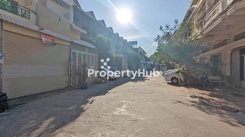 🏘 ផ្ទះល្វែង នៅជិតផ្សារសឡា និងសាលារៀនសុវណ្ណភូមិ ត្រូវការលក់បន្ទាន់ខ្លាំង