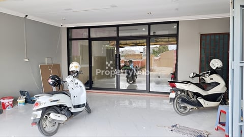 ផ្ទះសម្រាប់លក់ទីតាំងស្ថិតនៅ មុខវិទ្យាល័យសម្តេចហ៊ុនសែនភ្នំពេញថ្មី