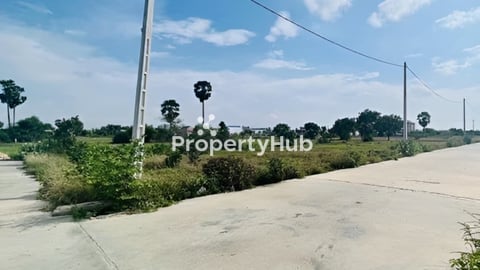 ដីលក់ក្រោមទីផ្សារ 40% ក្រោយផ្សារបែកចាន