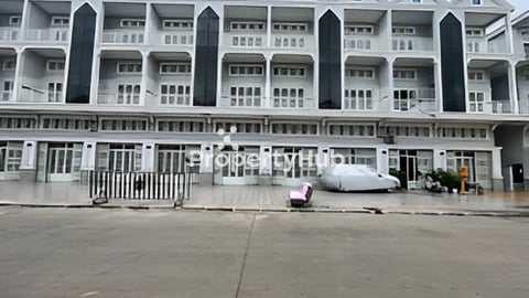 សម្រាប់បងប្អូន  ដែលកំពុងស្វែងរក ផ្ទះអាជីវកម្ម បេីមុខរបរលក់ដូរ បេីបងប្អូនអាចមកមេី