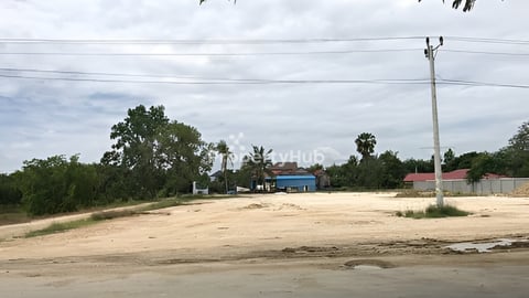 ដីលក់បន្ទាន់លើផ្លូវទំនប់ 7មករា