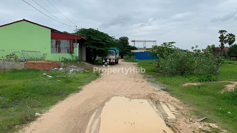 ដីលក់នៅបែកចាន