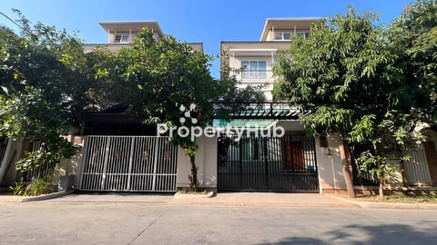 វីឡាភ្លោះសម្រាប់លក់ នៅបុរីប៉េងហួតបឹងស្នោរ | Twin Villa for Sale in Borey Penghuo