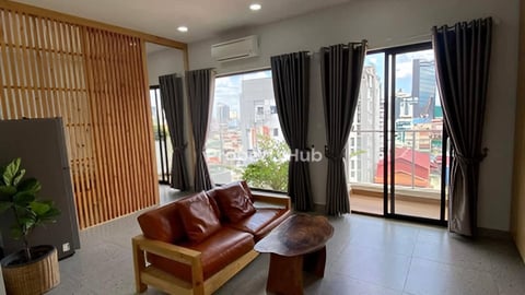 VINTAGE ONE BEDROOM FOR RENT-NEAR OLYMPIA🍀