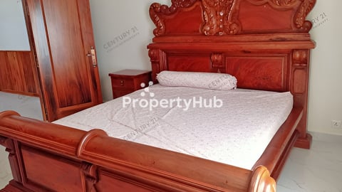 🏘 វីឡាភ្លោះ 2ល្វែង(Twin) ផ្ទះមានដេគ័រឈើ ក្នុងបុរី វ៉ារីណាដួងងៀប2 ត្រូវការលក់បន្