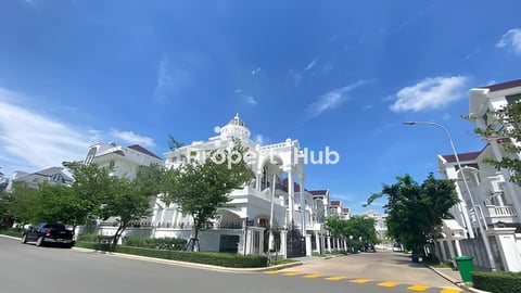 វីឡាឃីងកែងនៅលើផ្លូវសួន សម្រាប់លក់នៅបុរីភ្នំពេញថ្មីអេលីតផាក2​