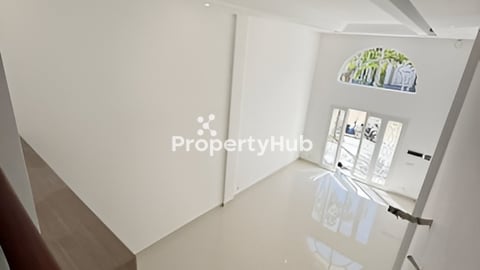 🏡 ផ្ទះអាជីវកម្មសម្រាប់លក់ (កម្ពស់2ជាន់) នៅតាមបណ្តោយផ្លូវជាតិលេខ6A