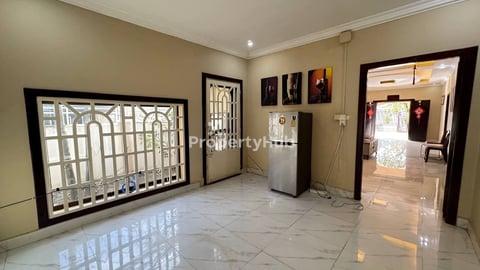 Single house for rent large yard