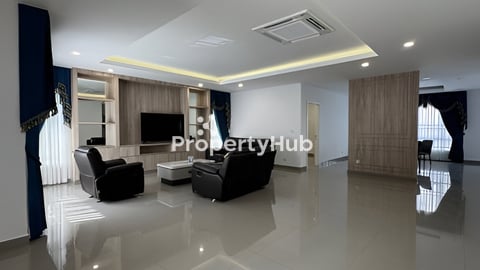 Queen B villa for Rent  in Borey Chip mong The Park Land 50m