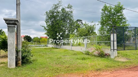 ដីលក់បន្ទាន់​ ជិតផ្សារម៉ាក្រូ​ឈៀកឡានសៀមរាប​ ប្លង់រឹង​ 400ម៉ែត្រពីផ្លូវជាតិលេខ​ 6