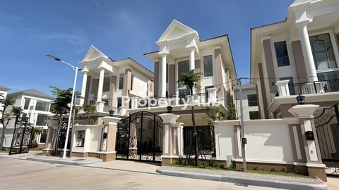 #LuxuryVilla_Princess ✨  វីឡាព្រីនសេស៍ សម្រាប់លក់  @EcoPoli #BoreyPengHuoth_Boeu