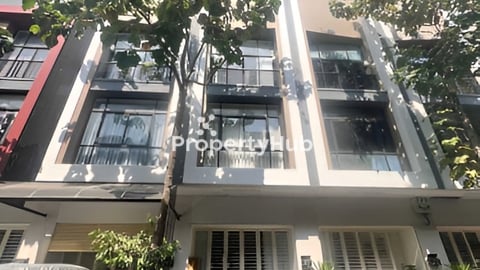 ផ្ទះអាជីវកម្មសម្រាប់លក់ នៅបុរីប៉េងហួតបឹងស្នោរ គម្រោងអេកូសាន់រ៉ាយ